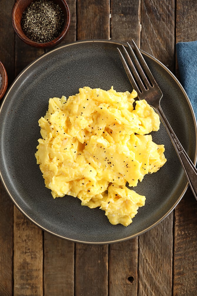 Master Perfect Scrambled Eggs: Heat Control & Patience Guide